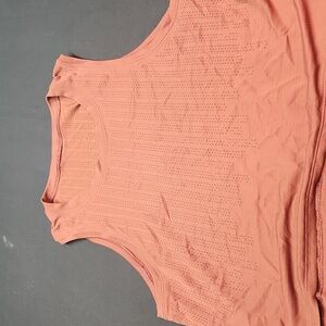 Lululemon waist length vented tank top